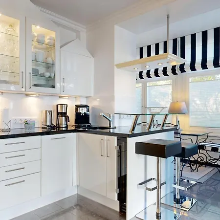 Strandnahe Jugendglueck 05 In Id 505 * Binz